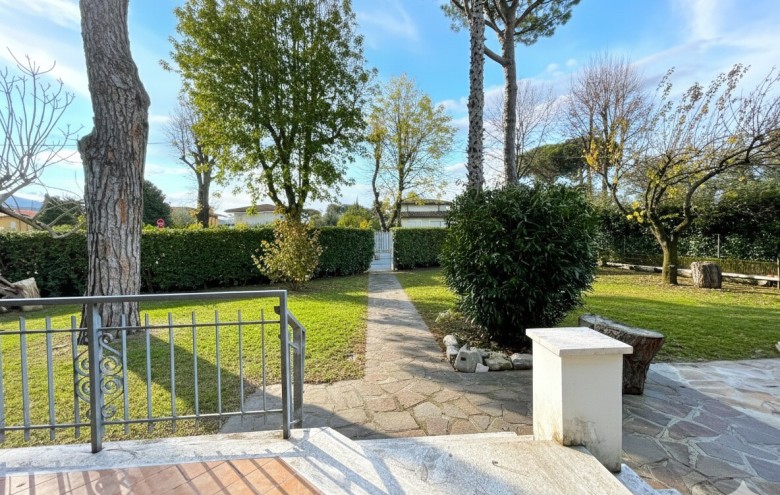 Bifamiliare in affitto a Pietrasanta