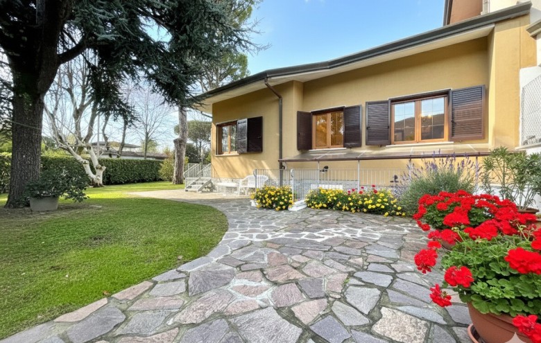 Bifamiliare in affitto a Pietrasanta