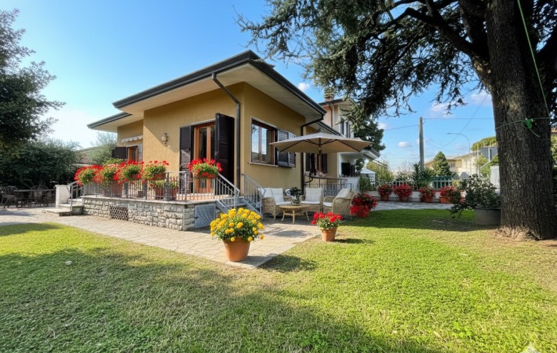 Bifamiliare in affitto a Pietrasanta