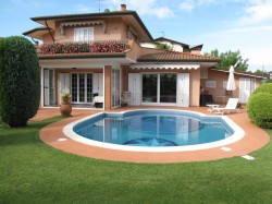 marina-di-pietrasanta-in-vendita-villa-singola-con-piscina-privata-rif-085