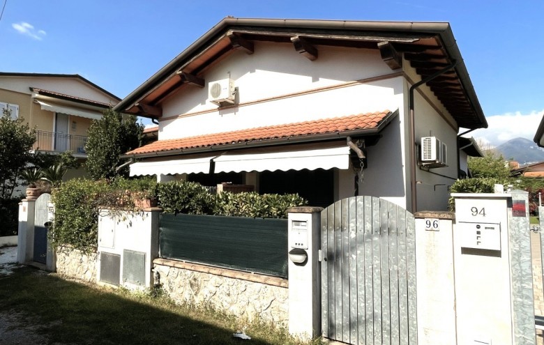 Bifamiliare in vendita a Pietrasanta