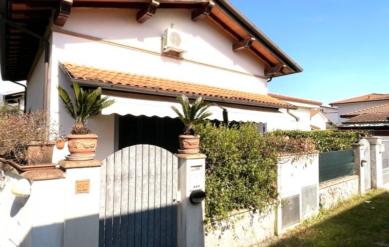 Bifamiliare in vendita a Pietrasanta