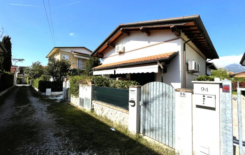Bifamiliare in vendita a Pietrasanta