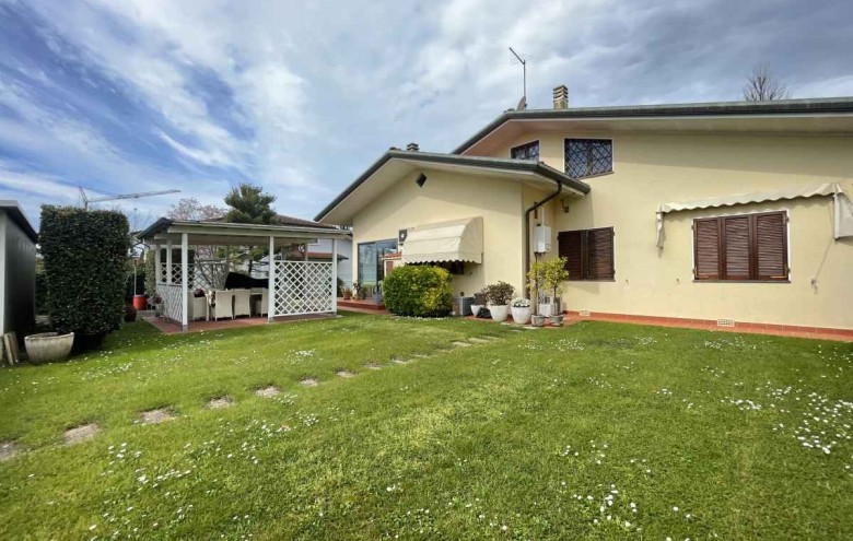 Villa singola in vendita a Pietrasanta
