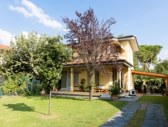 Villa singola in vendita a Poveromo