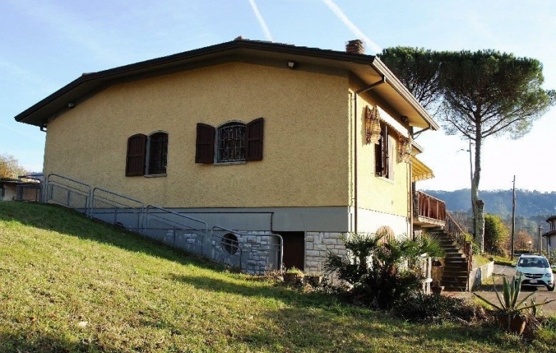 Villa singola in vendita a Camaiore