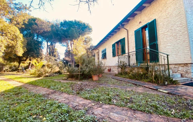 Villa singola in vendita a Massa