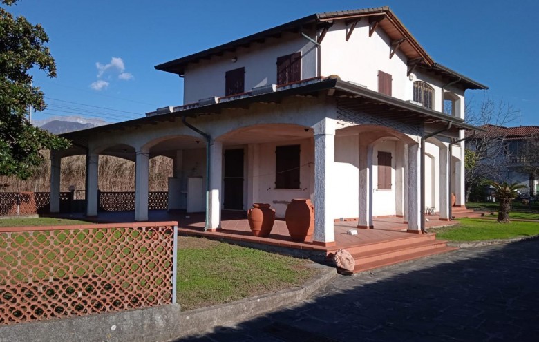 Villa singola in vendita a Massa