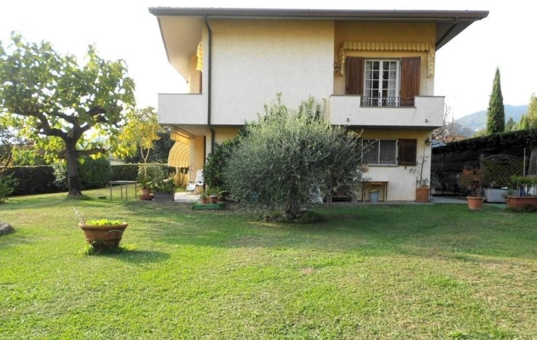 Villa singola in vendita a Pietrasanta