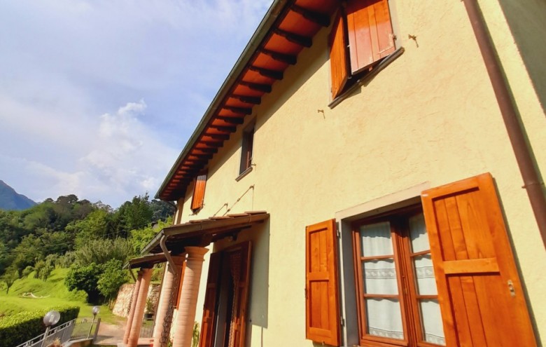 Villa singola in vendita a Seravezza