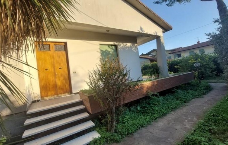 Villa singola in vendita a Massa