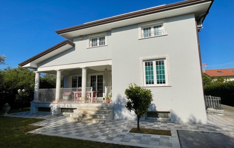 Bifamiliare in vendita a Pietrasanta