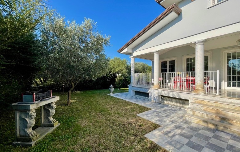 Bifamiliare in vendita a Pietrasanta