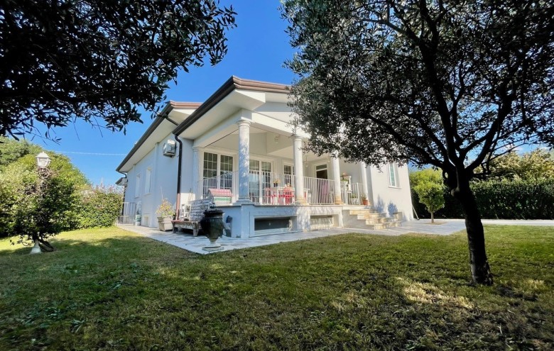 Bifamiliare in vendita a Pietrasanta