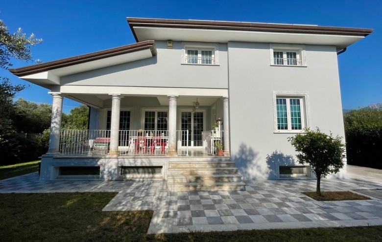 Bifamiliare in vendita a Pietrasanta