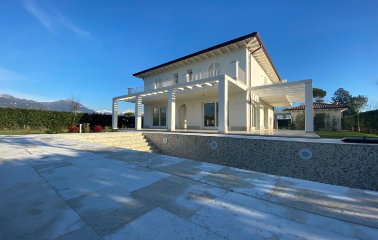 Villa singola in affitto a Pietrasanta