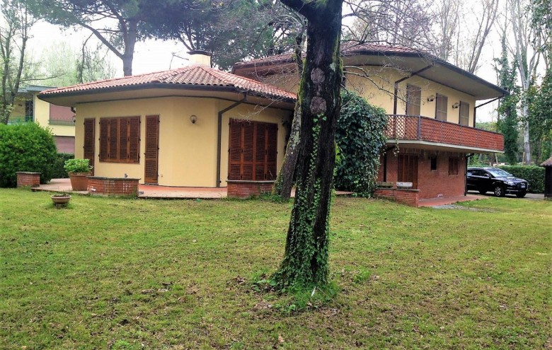 Villa singola in vendita a Massa