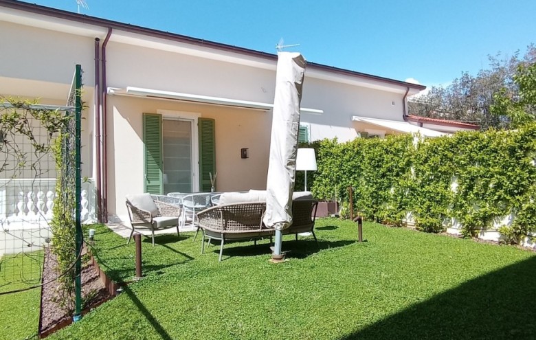 Bifamiliare in affitto a Pietrasanta