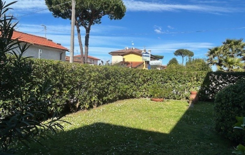 Bifamiliare in affitto a Pietrasanta