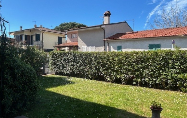 Bifamiliare in affitto a Pietrasanta