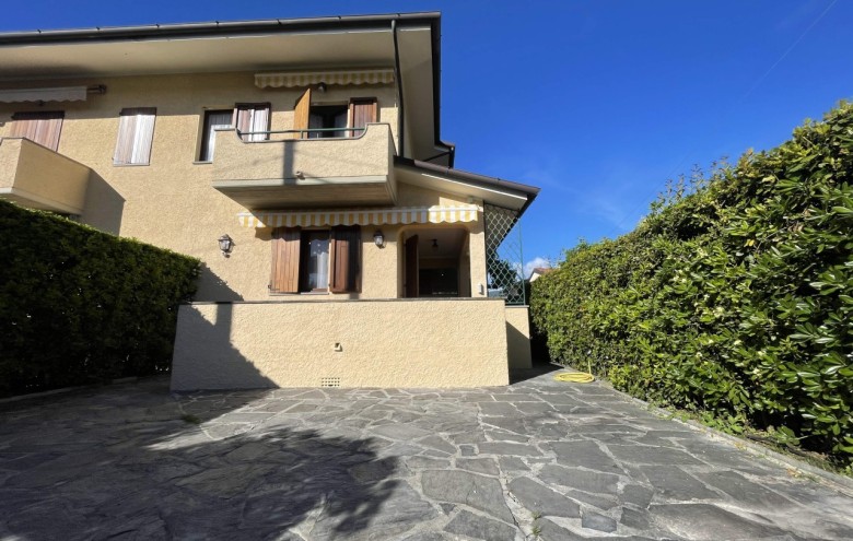 Bifamiliare in affitto a Pietrasanta
