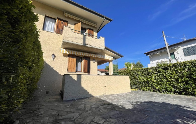 Bifamiliare in affitto a Pietrasanta