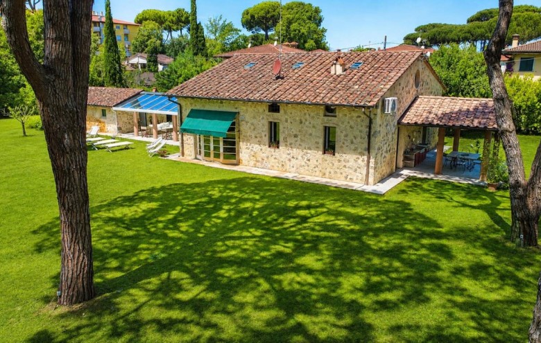 Villa singola in affitto a Pietrasanta