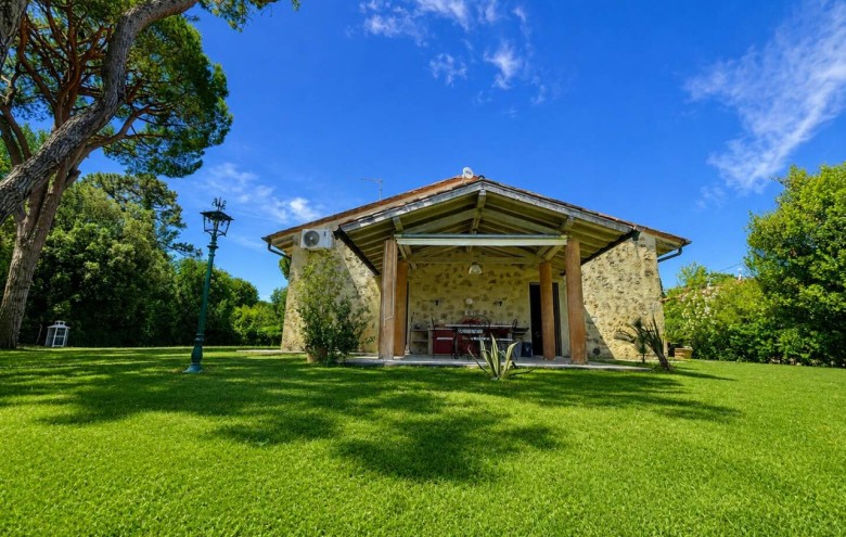 Villa singola in affitto a Pietrasanta