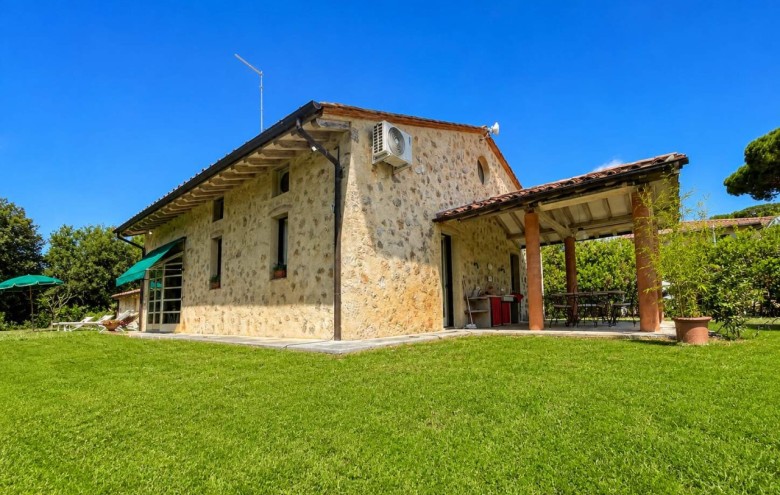 Villa singola in affitto a Pietrasanta