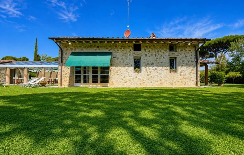 Villa singola in affitto a Pietrasanta