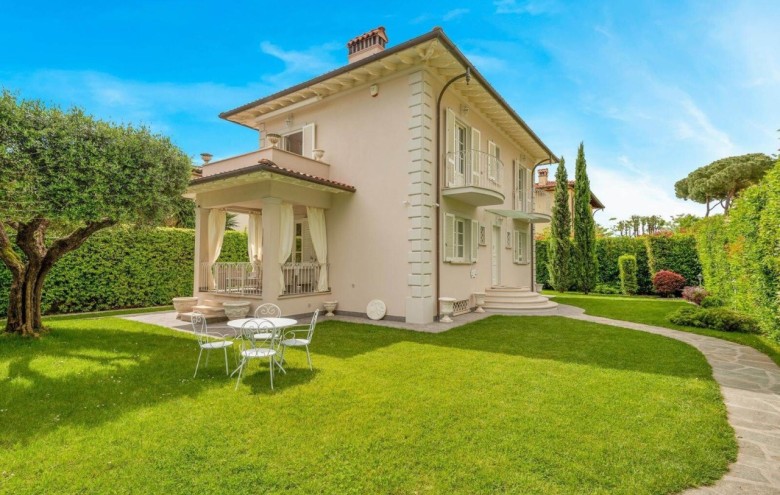 Villa singola in affitto a Pietrasanta
