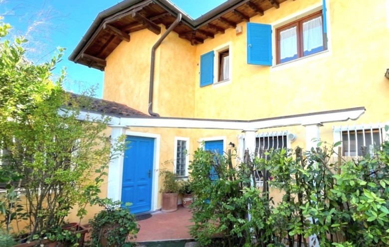 Bifamiliare in affitto a Pietrasanta