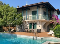 forte-dei-marmi-versilia-vendita-villa-con-piscina-in-ottimo-stato