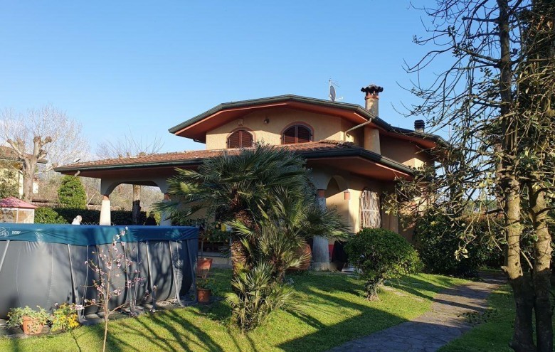 Villa singola in vendita a Massa