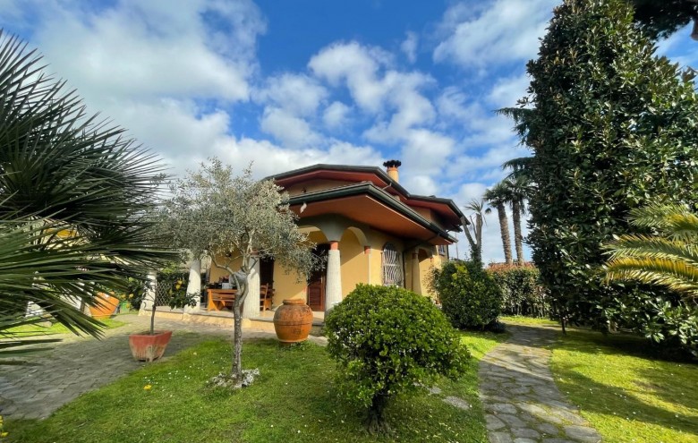 Villa singola in vendita a Massa