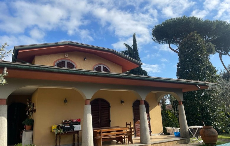 Villa singola in vendita a Massa