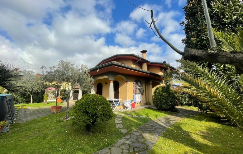 Villa singola in vendita a Massa