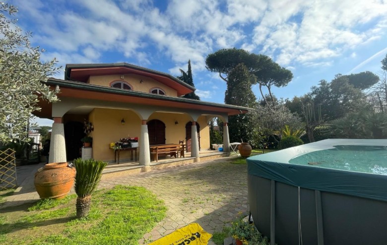 Villa singola in vendita a Massa