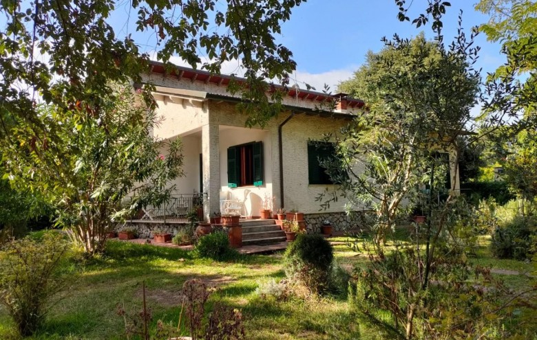 Villa singola in vendita a Massa