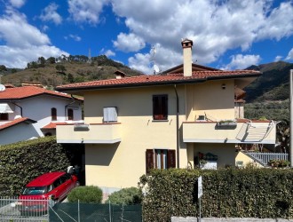 Bifamiliare in vendita a Montignoso