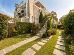 lido-di-camaiore-attico-con-terrazza-abitabile-giardino-e-posto-auto-a-850-m-dal-m