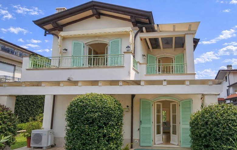 Villetta a schiera in vendita a Montignoso