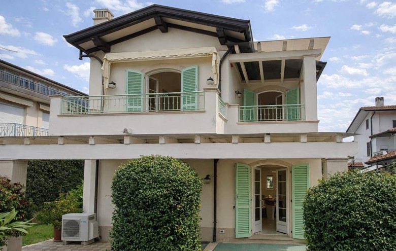 Villetta a schiera in vendita a Montignoso