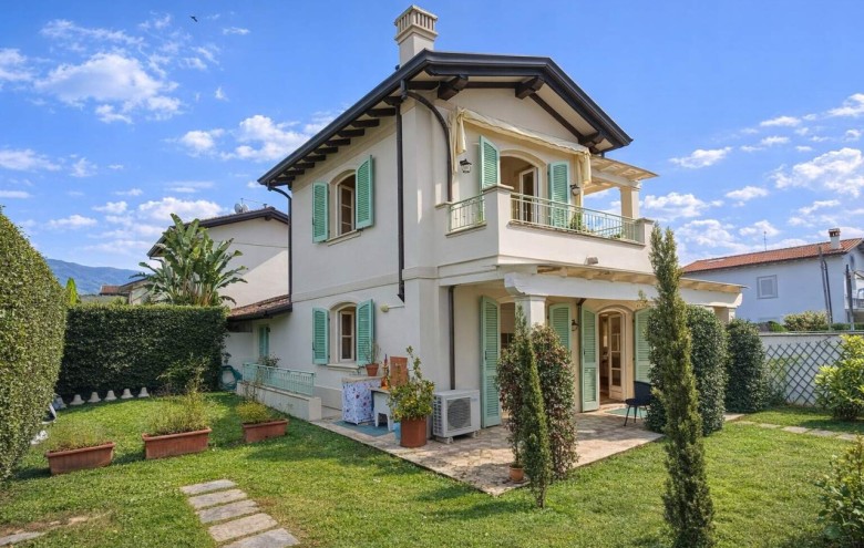 Villetta a schiera in vendita a Montignoso