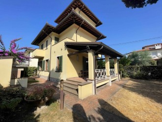 Villa singola in vendita a Marina di Pietrasanta