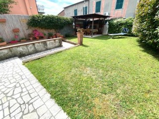 Casa semi indipendente in vendita a Massa