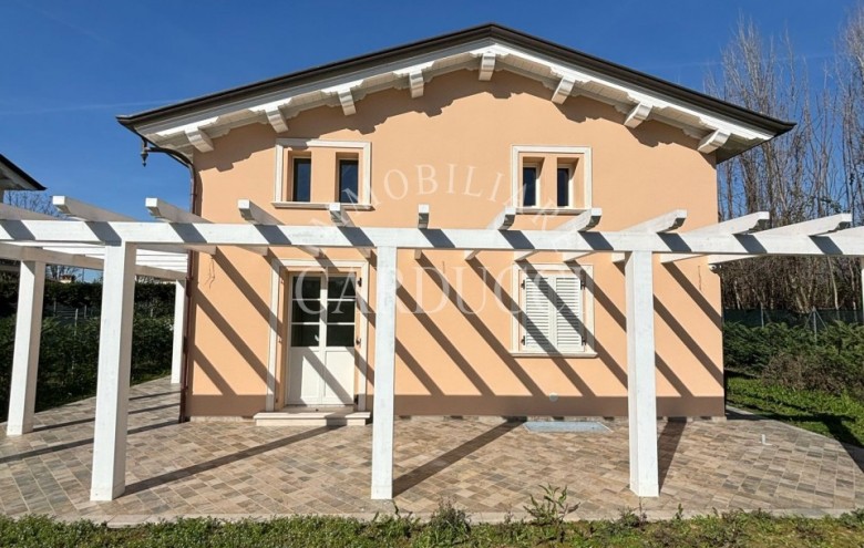 Villa singola in vendita a Pietrasanta