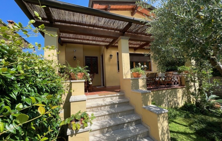 Villa singola in vendita a Pietrasanta