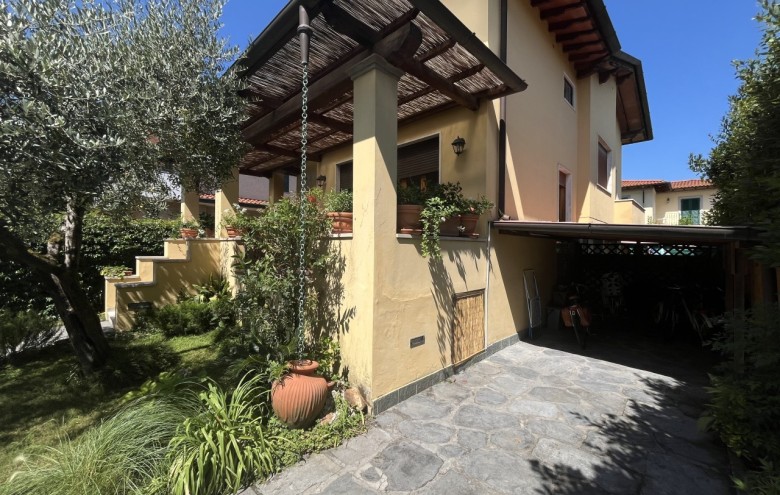 Villa singola in vendita a Pietrasanta