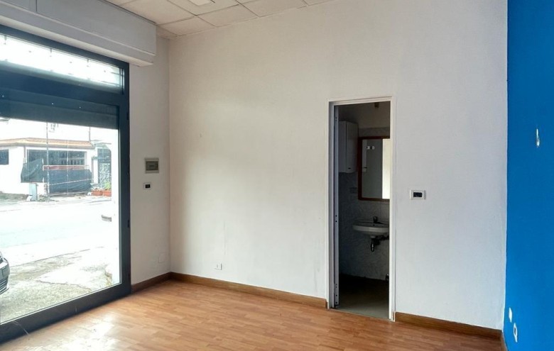 Fondo Commerciale in vendita a Massa